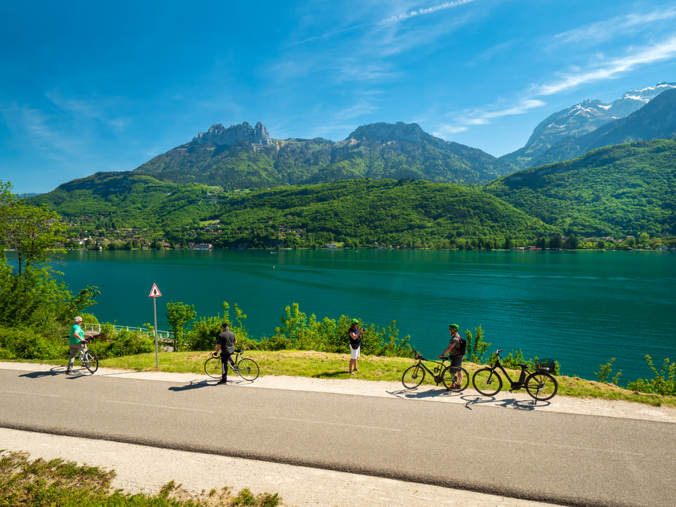 louer velo annecy tour du lac